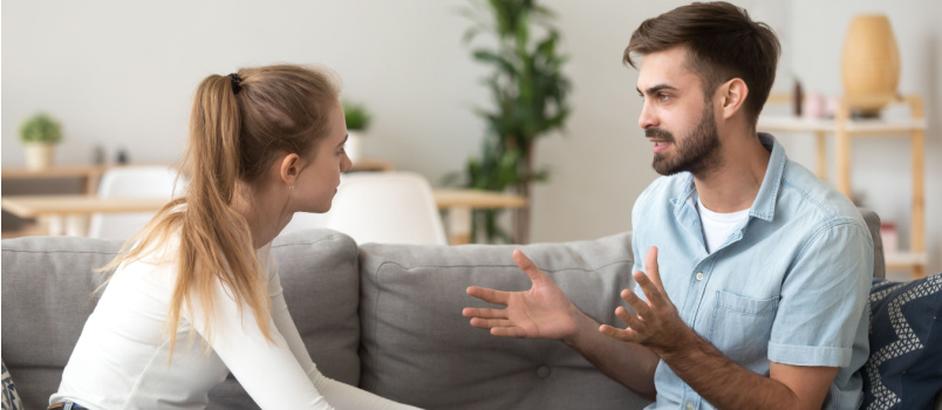 Est-ce que flirter compte comme tromper ? Une question qui met le feu aux relations