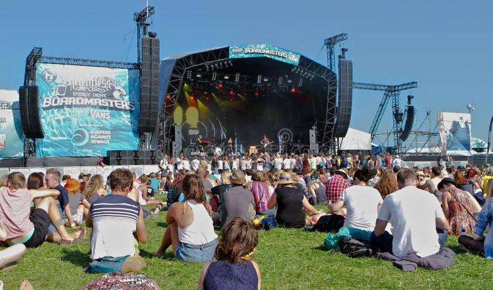 Les musiques issues de bandes originales récentes ou composées par des artistes sous contrat sont en général protégées par le droit d’auteur. Elles nécessitent une licence pour un usage légal.