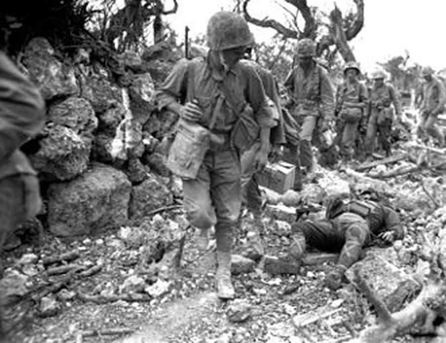 Mais que voyons-nous aussi ? La profondeur de la souffrance humaine, la complexité stratégique, et l’incertitude morale face à l’horreur de la guerre. Quelles sont vos réflexions quand on imagine ces soldats — jeunes, déterminés, mais exposés à un véritable "Typhon de fer" ?