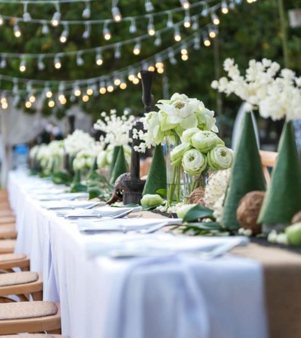 L’ambiance d’un mariage repose en partie sur le temps que l’on prend pour divertir ses invités. Leur offrir des temps forts d’animations, c’est combattre la fadeur des moments morts et multiplier les instants de complicité. Alors, comment ne pas se tromper dans le choix des activités ?