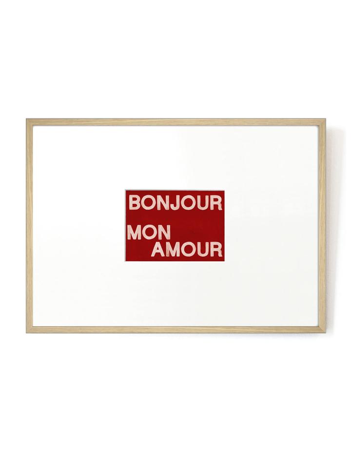 Dans la culture française, les salutations ne sont jamais anodines. Dire « Bonjour » n’est pas juste un mot, mais un pont qui relie les âmes au début d’une journée. Quand on y ajoutemon amour– « mon amour » signifiant tout simplement « mon amour » dans la langue de Molière – on propulse cette salutation dans l’univers de l’intime et de la tendresse. Cette combinaison devient un rituel affectueux qui dit « Tu comptes pour moi » avant même que le café ne soit chauffé.