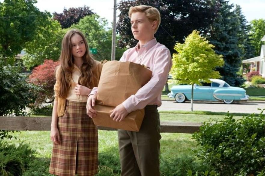 Les films récents, parfois plus introspectifs, commeDans Une comédie romantique(2021), proposent une satire du genre tout en l’honorant. Ils montrent comment le cinéma peut se réinventer en jouant avec les codes tout en évoquant l’amour.