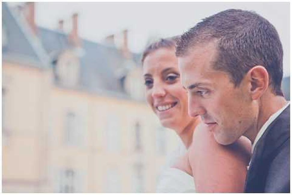 Contrairement à l'âge minimum, aucune loi ne fixe d’âge maximal pour se marier. Vous pouvez donc vous marier à 70, 80 ans, ou même plus vieux. Le mariage ne connaît pas de barrière d’âge supérieure.