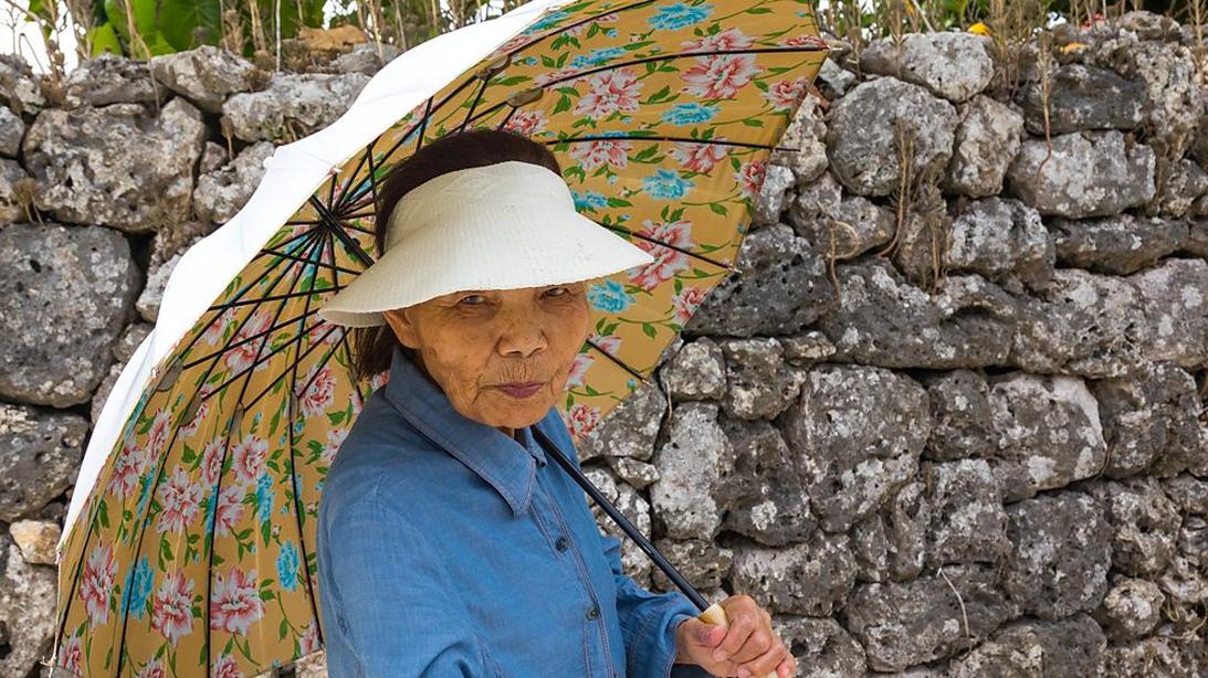 La maladie d'Okinawa reçoit la classification ORPHA:90117 dans les bases internationales sur les pathologies rares. Ce code facilite son identification et le regroupement des données cliniques.