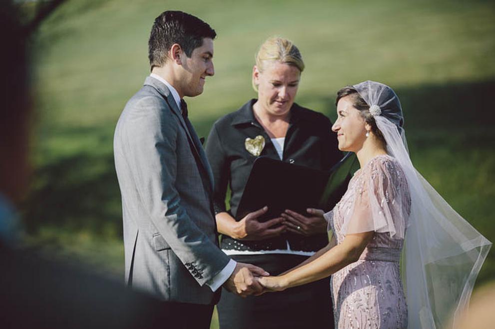Seul le mariage civil confère des droits sociaux, patrimoniaux et fiscaux aux époux. Le mariage laïque ne remplit pas ces fonctions.