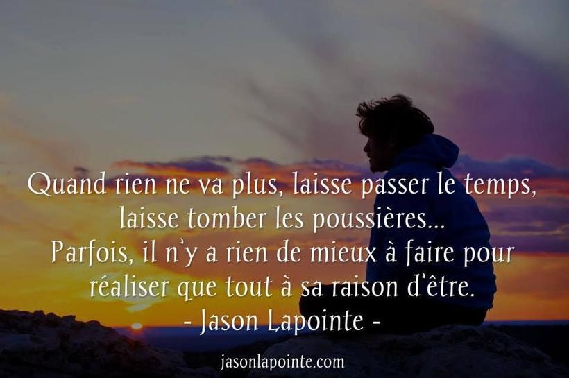 Ces citations insistent sur la présence constante et le soutien moral. Elles célèbrent l’amitié, la gratitude et la joie partagée, même par la seule pensée.