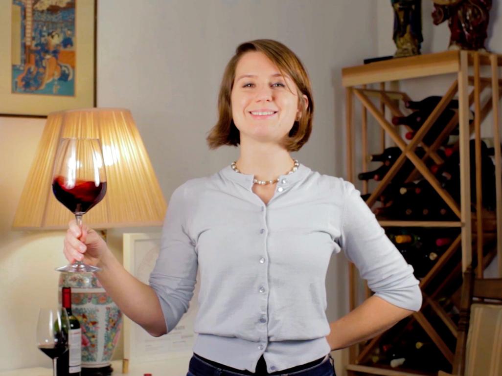 Durant le vin d’honneur, exprimer sa gratitude aux hôtes est fondamental. Il est d’usage que les mariés fassent un court discours de remerciement, reconnaissant la présence et le soutien des invités.