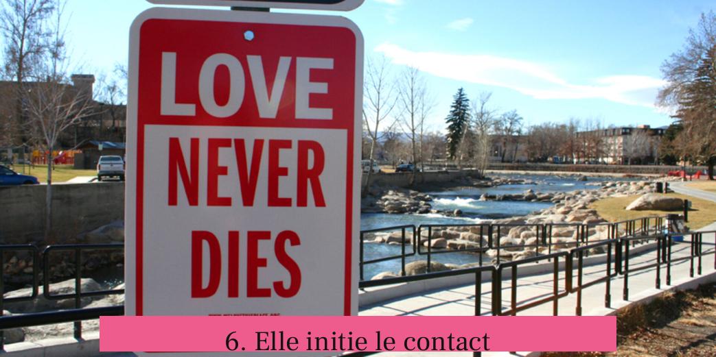 6. Elle initie le contact
